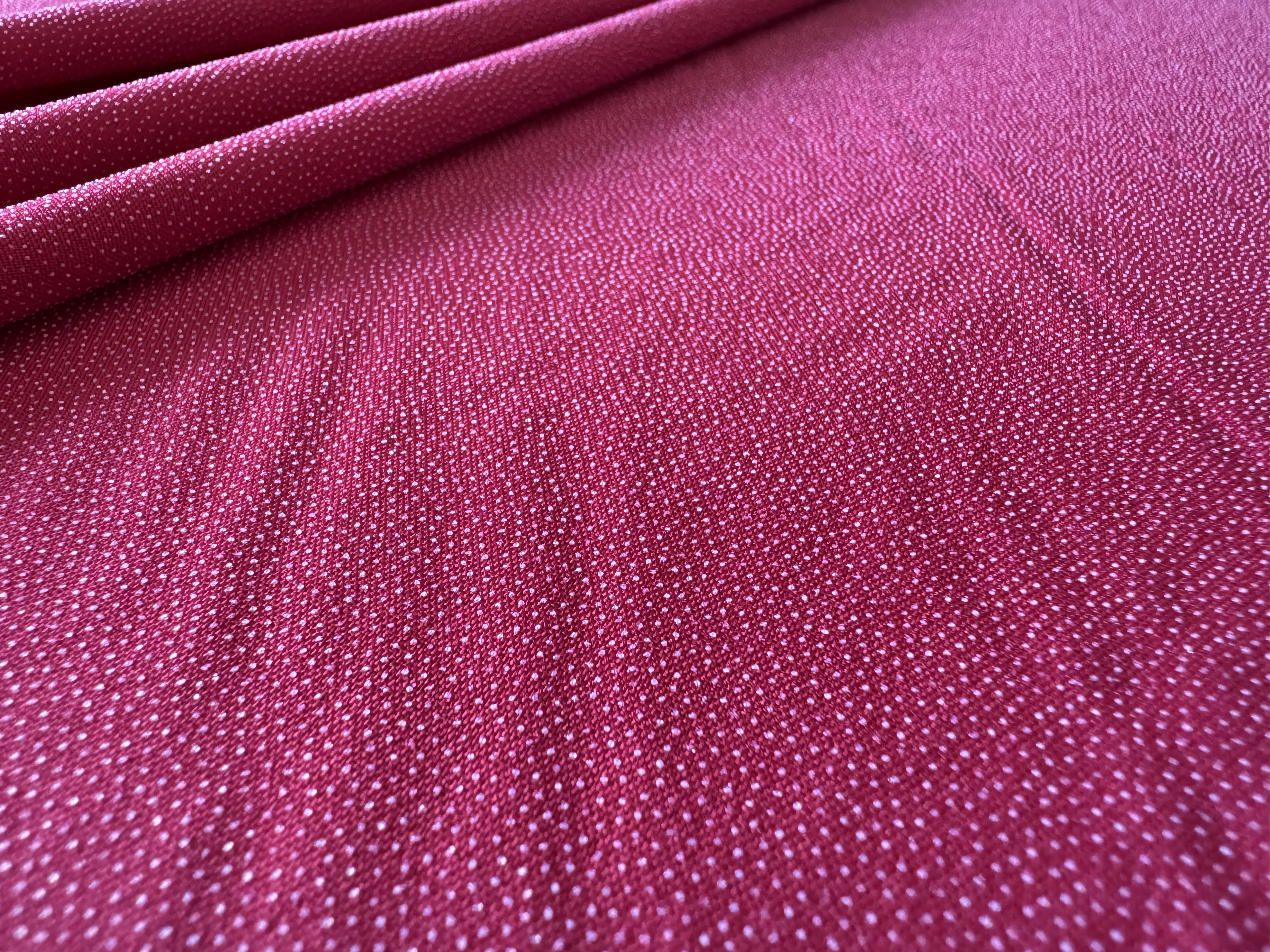 �м���ɫ�r��