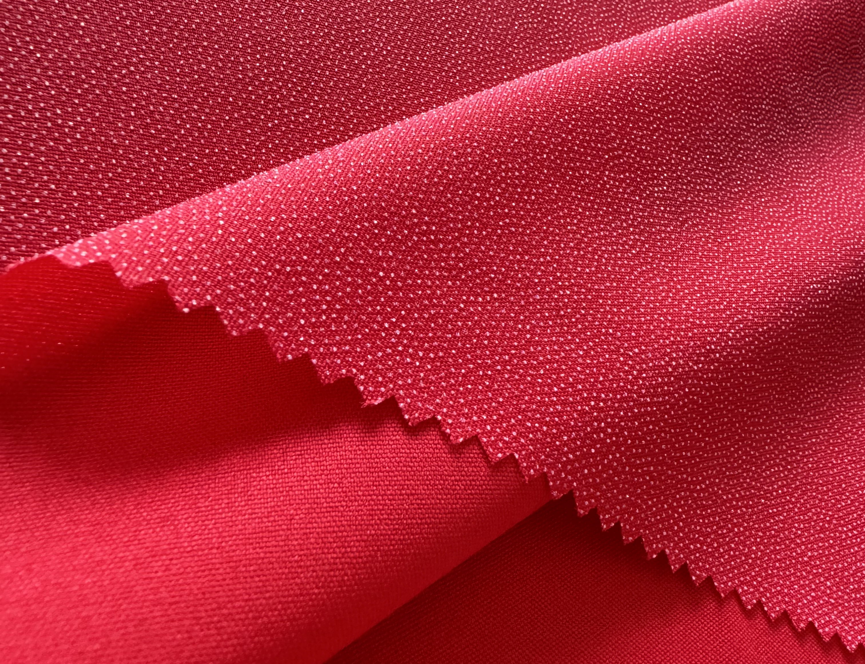 �м���ɫ�r��